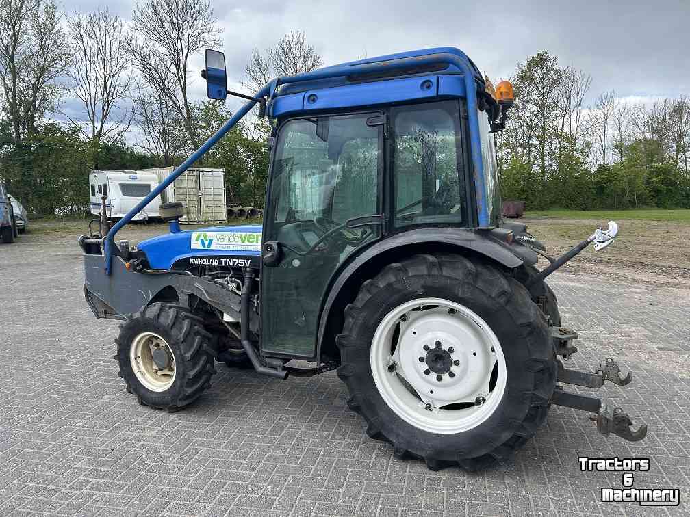 Obst und Weinbau Traktoren New Holland TN75 V smalspoor tractor