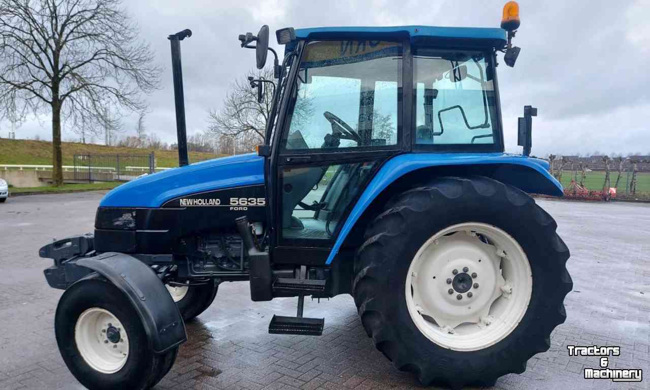 Schlepper / Traktoren New Holland 5635 2WD Tractor