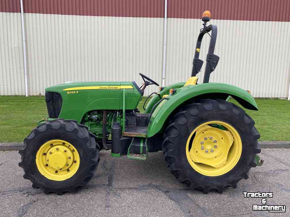 Schlepper / Traktoren John Deere 5065E