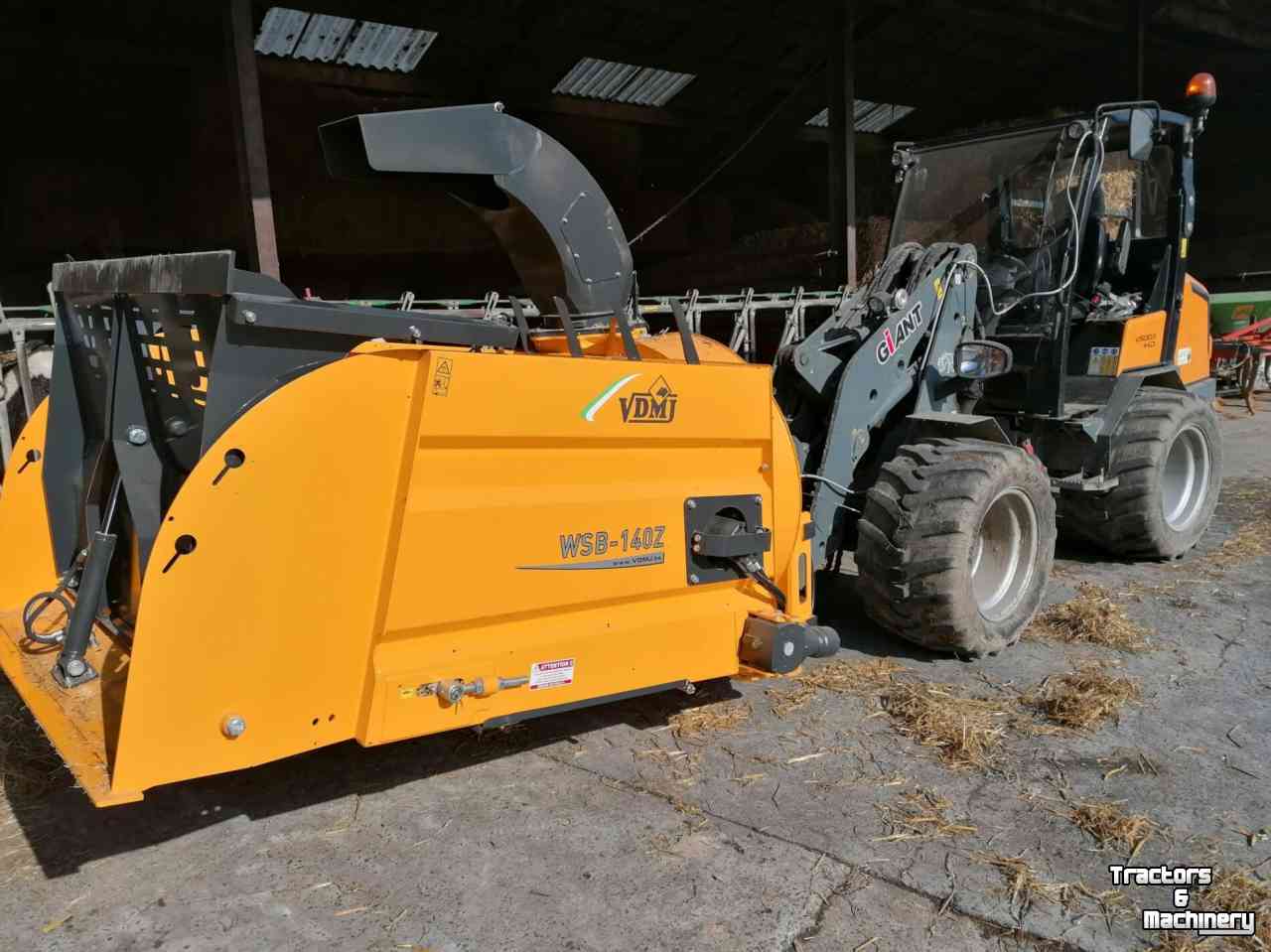 Strohverteiler für Liegeboxen VDMJ Stroblazer voor mini shovel VDMJ Machinery - WSB 140