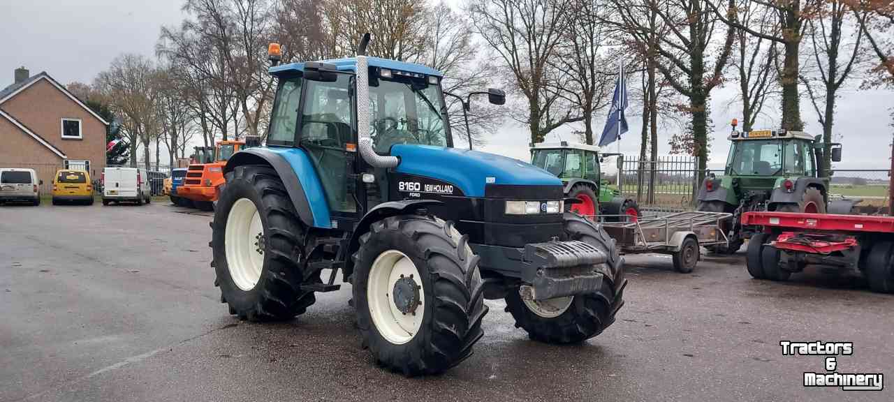 Schlepper / Traktoren New Holland 8160