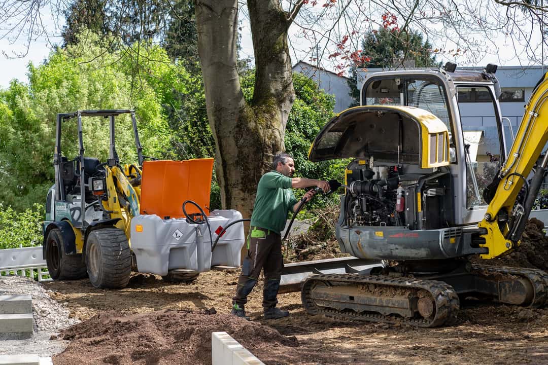Cemo nutzt Stihl-Akkus für mobile Tankanlagen