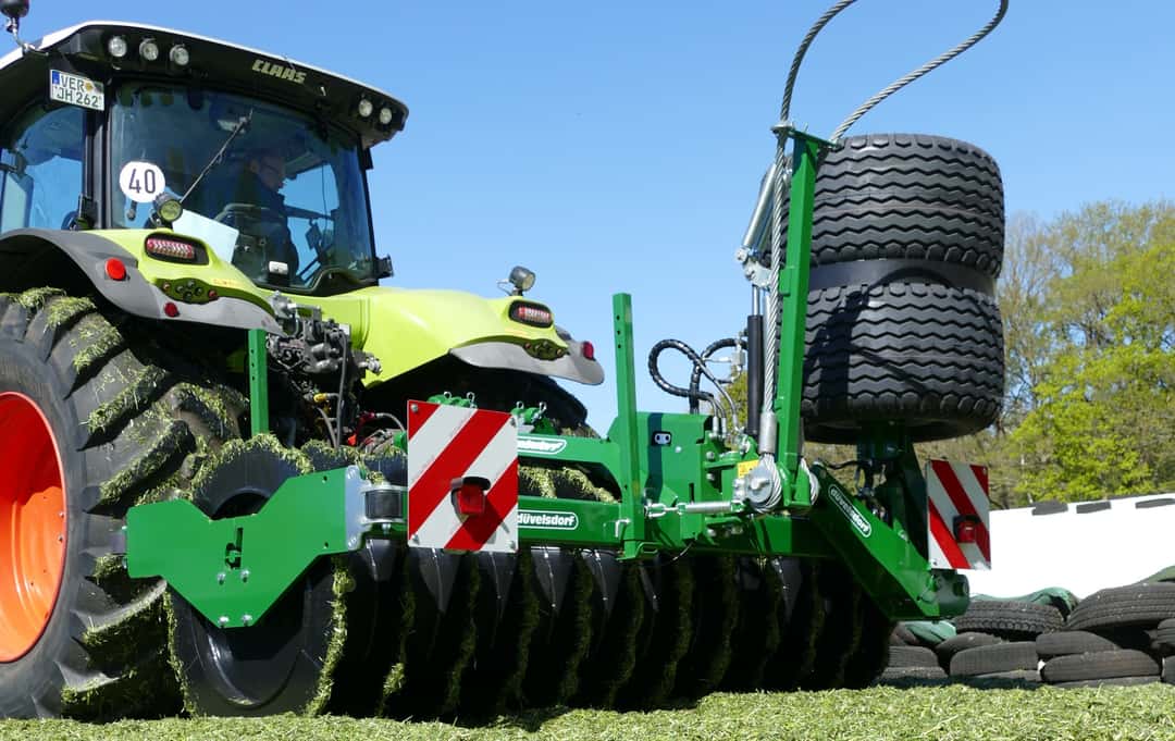 Düvelsdorf führt Silagewalze basic in die Praxis ein Düvelsdorf führt Silagewalze basic in die Praxis ein