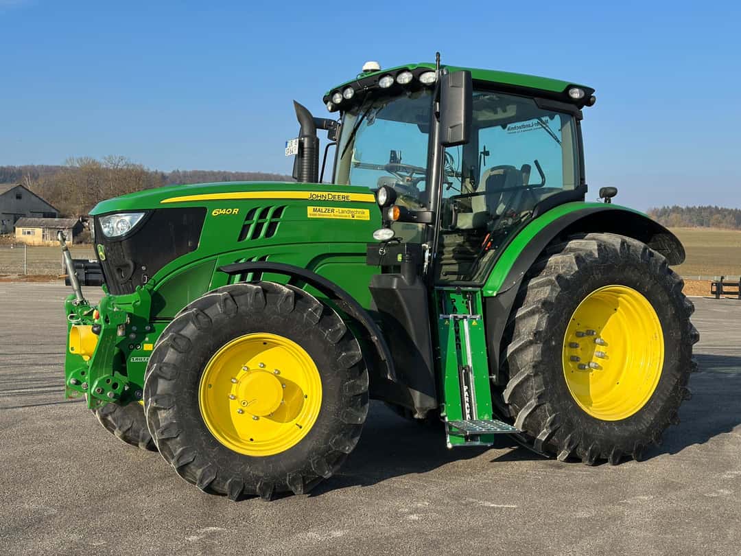 Einstiegshilfen für landwirtschaftliche Maschinen von Paravan