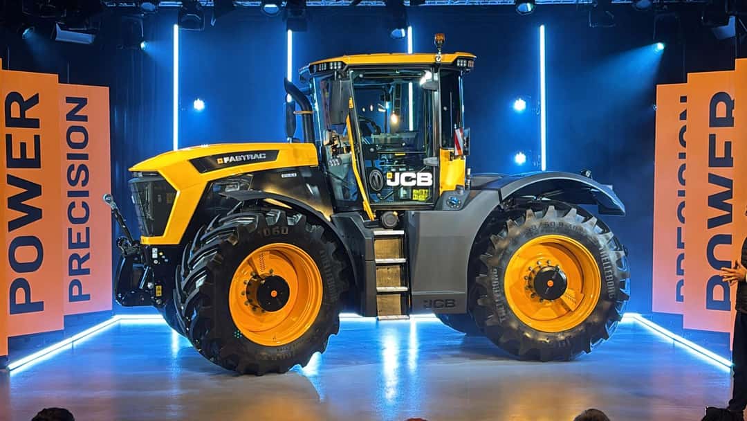 Fastrac 6300 mit FPT-Motor und ZF-Getriebe Fastrac 6300 mit FPT-Motor und ZF-Getriebe