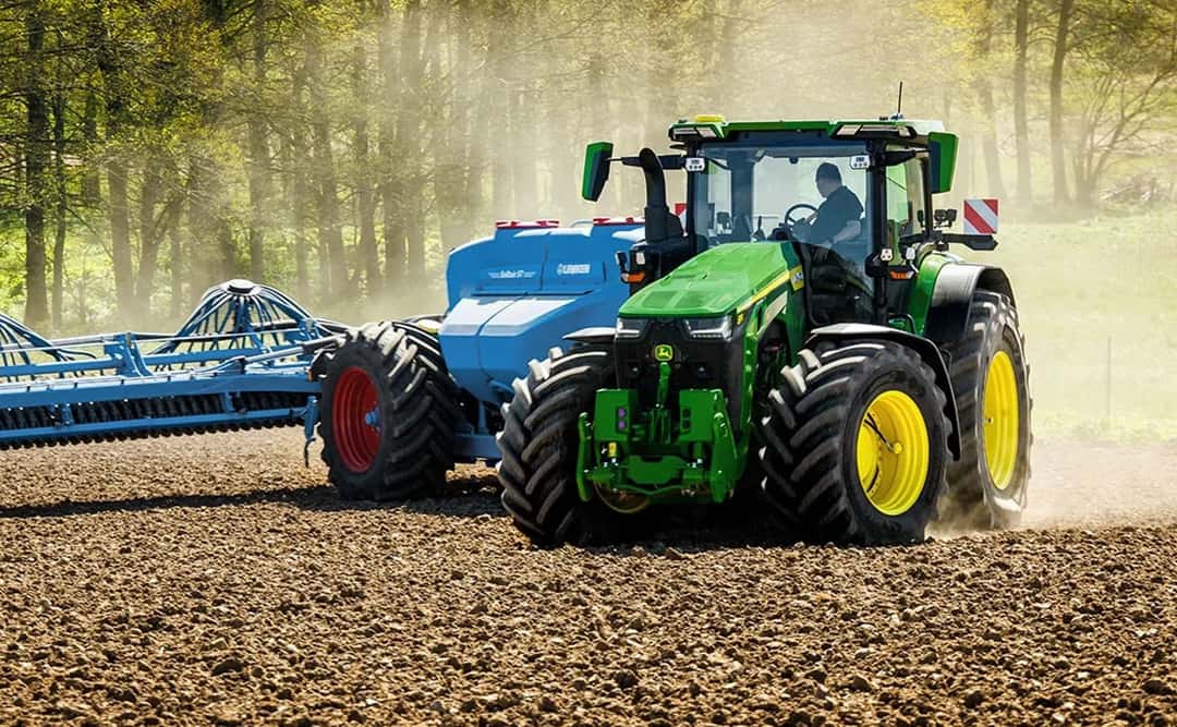 John Deere stellt aktualisierte Traktormodelle 8R, 8RT und 8RX vor