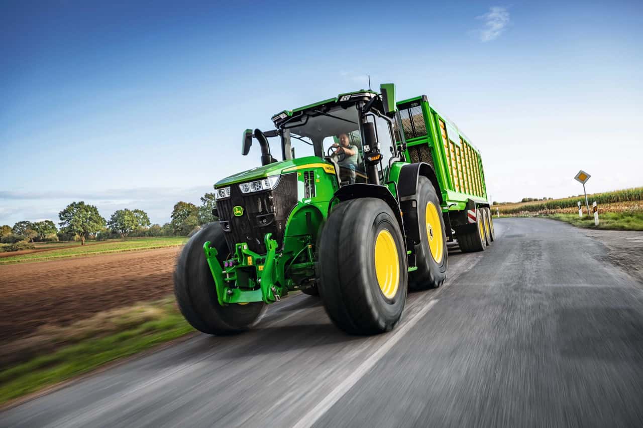 John Deere Traktoren: Mehr Präzision und Fahrkomfort