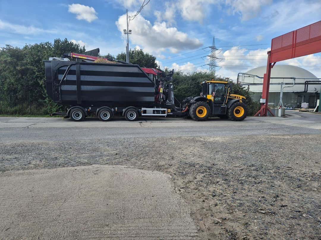 Metsjö: Flaches Fahrzeug für hohe Container