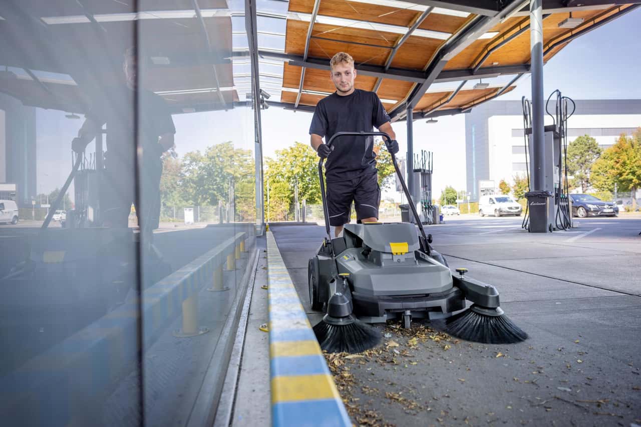 Neue Handkehrmaschinen von Kärcher – mit Akku