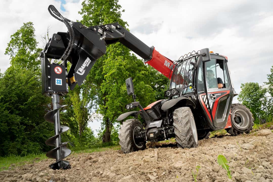 Paketlösung: Manitou Teleskoplader mit Anhänger