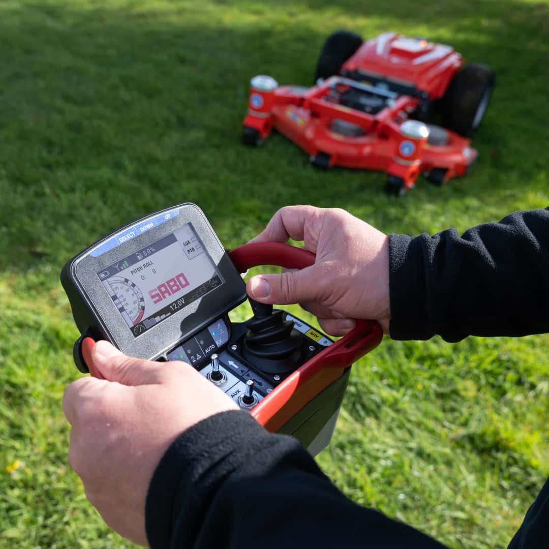 Sabo zeigt akkubetriebenen Großflächenmäher Mowit Pro Rc Sabo zeigt akkubetriebenen Großflächenmäher Mowit Pro Rc