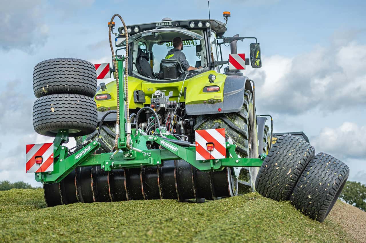 Silagewalze mit Seitenverschub von Düvelsdorf
