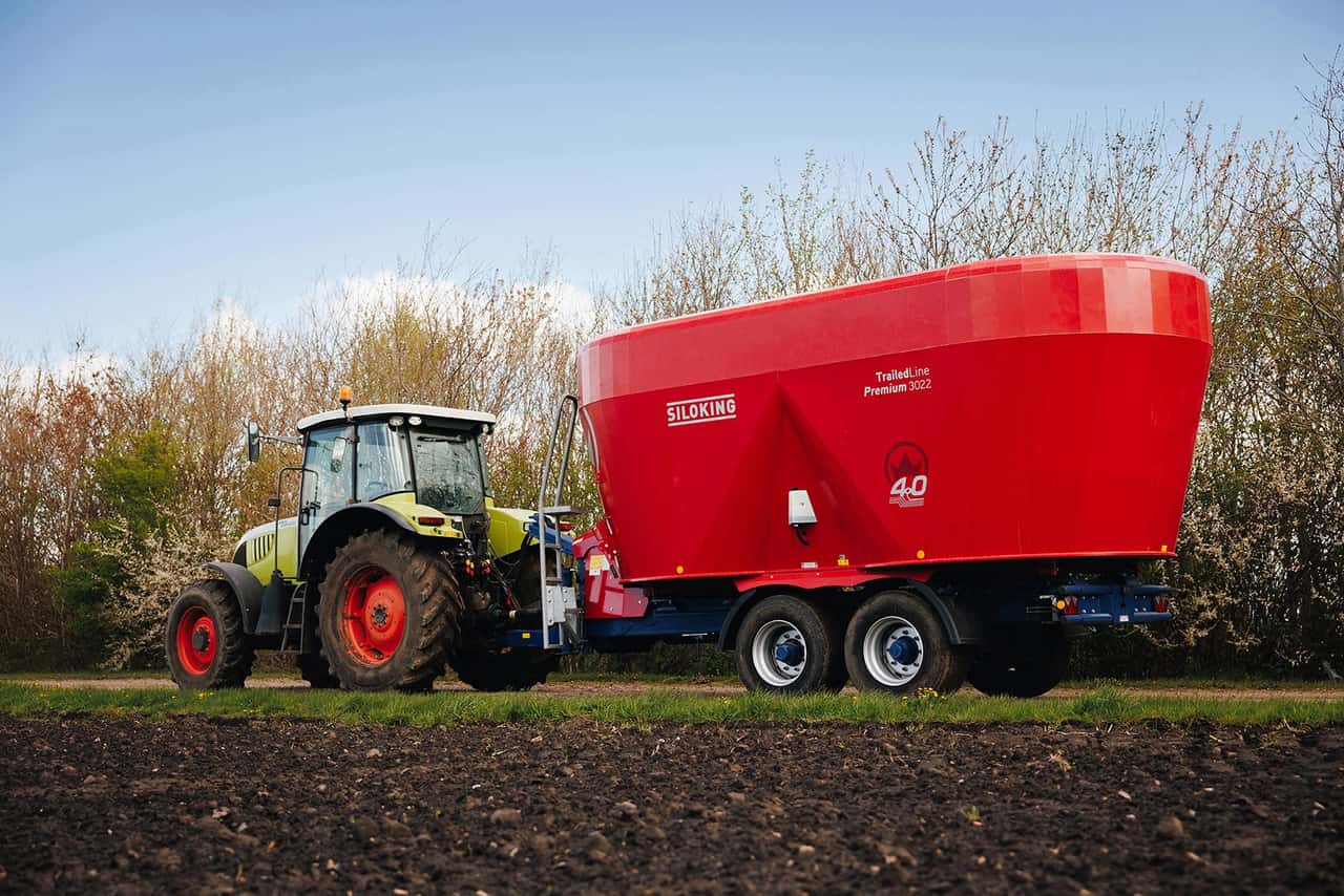 Stufenlos mischen mit Futtermischwagen von Siloking
