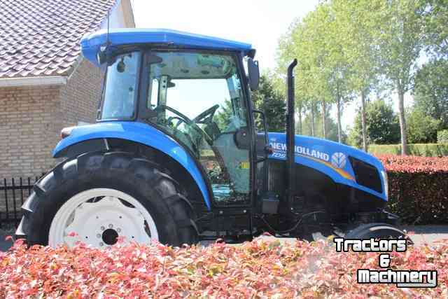 Schlepper / Traktor New Holland TD5.95 JN