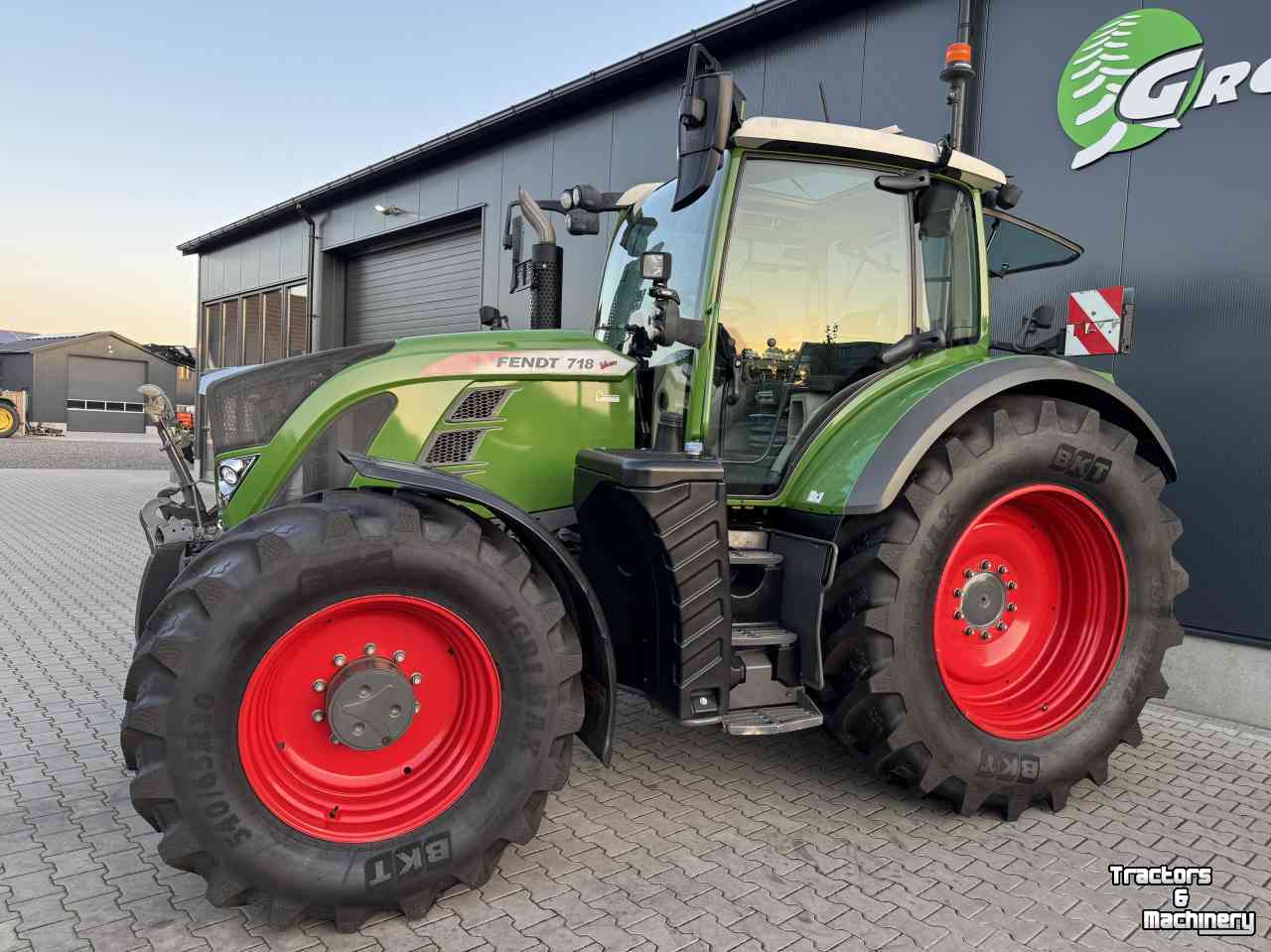 Schlepper / Traktor Fendt 718 S4 power plus