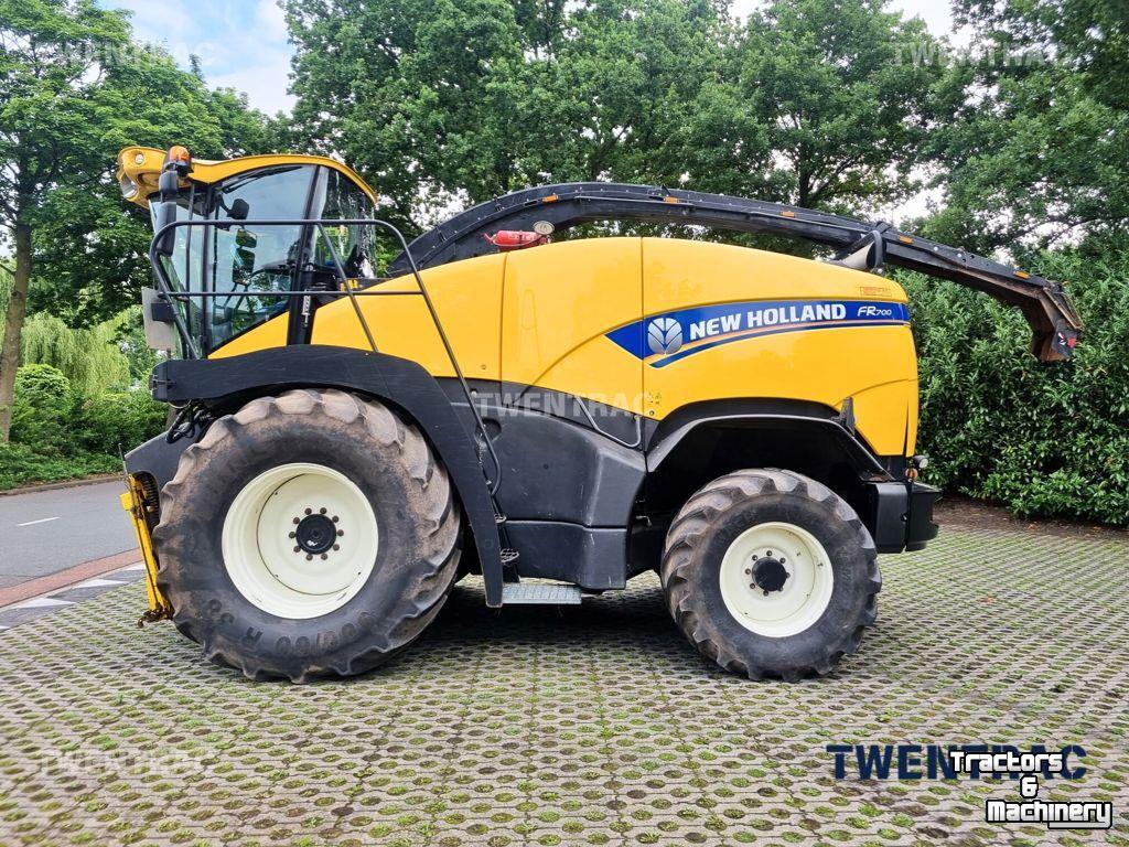 Feldhäcksler New Holland FR 700 hakselaar