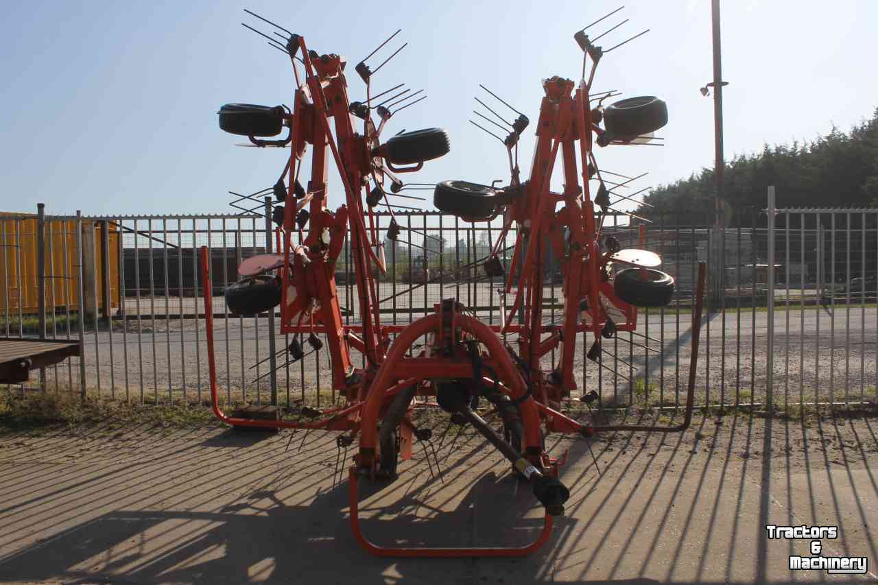 Kreiselheuer Kuhn GF8702 cirkelschudder 8-elements schudmachine
