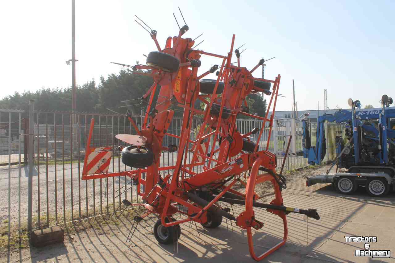 Kreiselheuer Kuhn GF8702 cirkelschudder 8-elements schudmachine