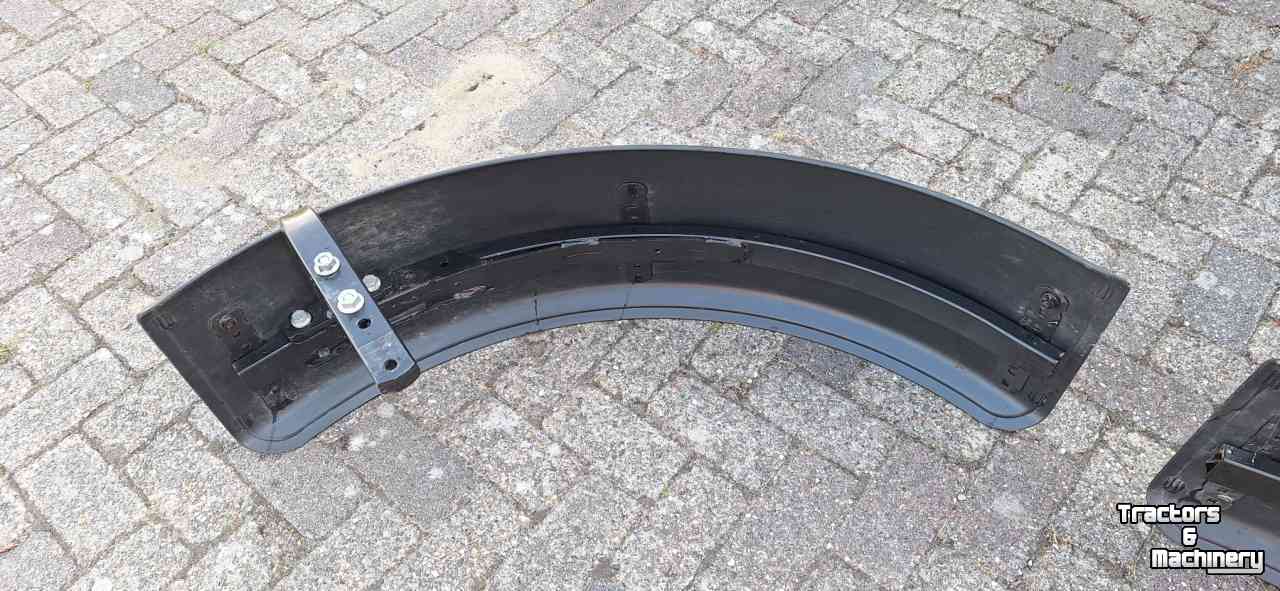 Sonstiges Traktoren und Zubehör John Deere 2 originele John Deere voorwiel spatborden.