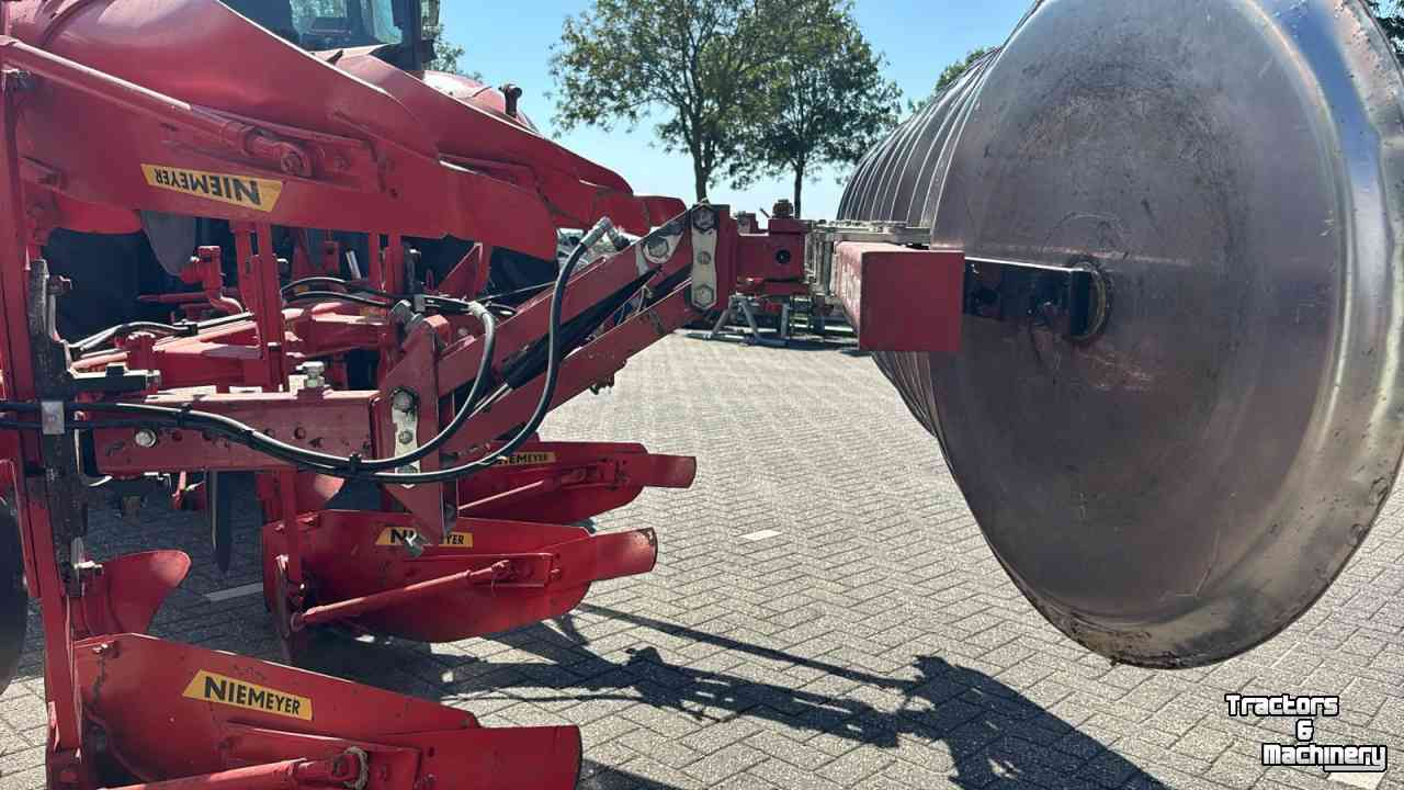 Pflüge Niemeyer Delta 3-200 MAIII  3 schaar wentelploeg met vorenpakker