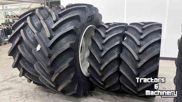 Räder, Reifen, Felgen & Distanzringe BKT 710/60 R38 + 600/60 R28 op velg