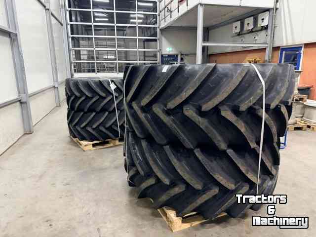 Räder, Reifen, Felgen & Distanzringe BKT 710/60 R38 + 600/60 R28 op velg