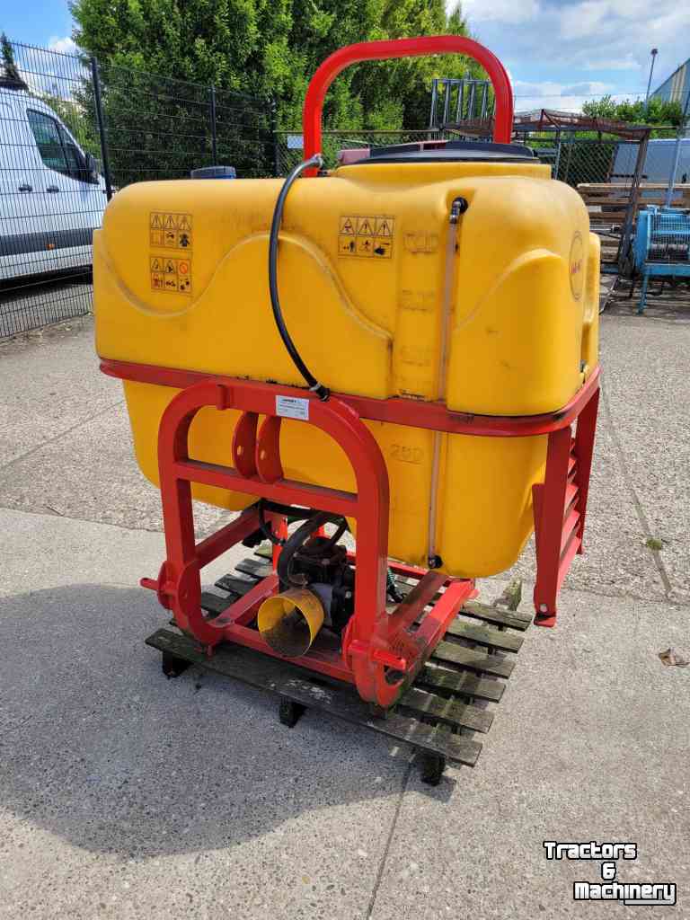 Anbaufeldspritze  Jarmet spuitvat 600 ltr