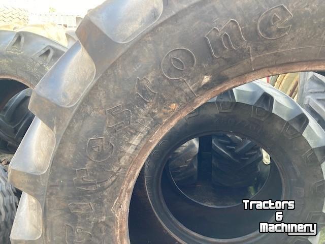 Räder, Reifen, Felgen & Distanzringe Firestone 620/70R42 Banden