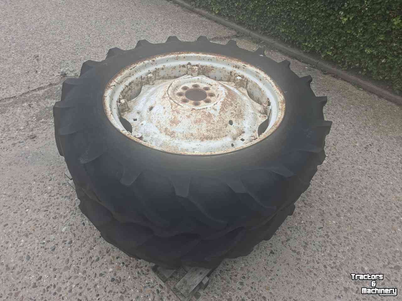 Räder, Reifen, Felgen & Distanzringe Ford 12.4R34