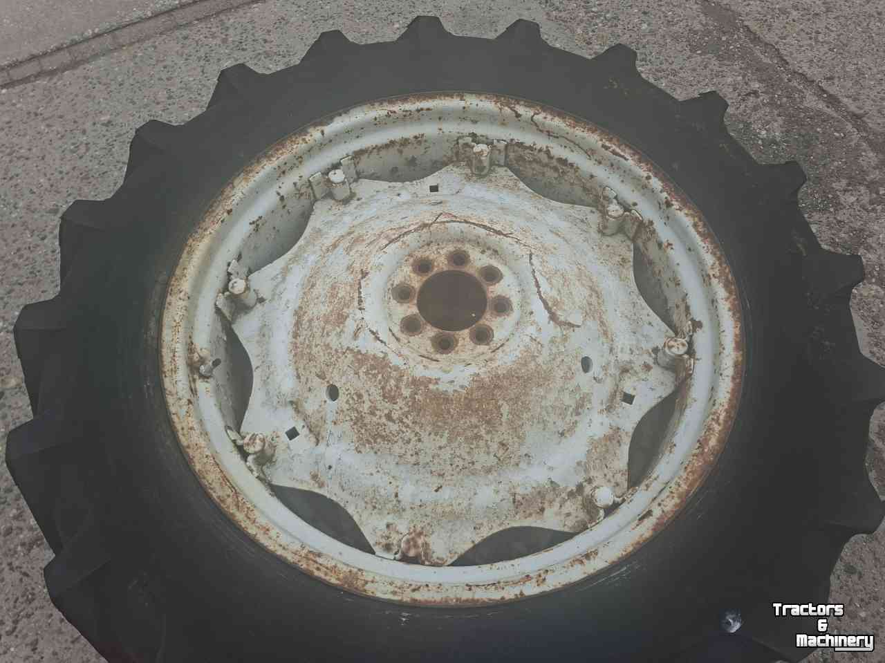 Räder, Reifen, Felgen & Distanzringe Ford 12.4R34