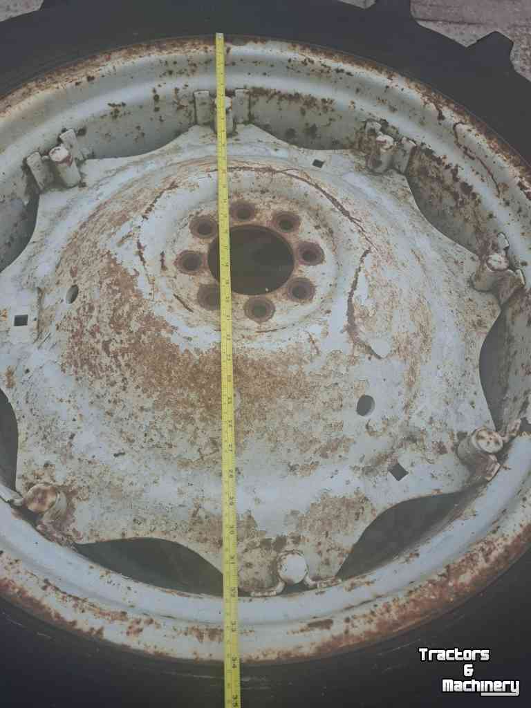 Räder, Reifen, Felgen & Distanzringe Ford 12.4R34