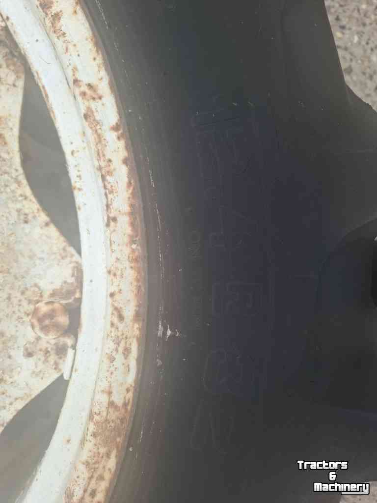 Räder, Reifen, Felgen & Distanzringe Ford 12.4R34