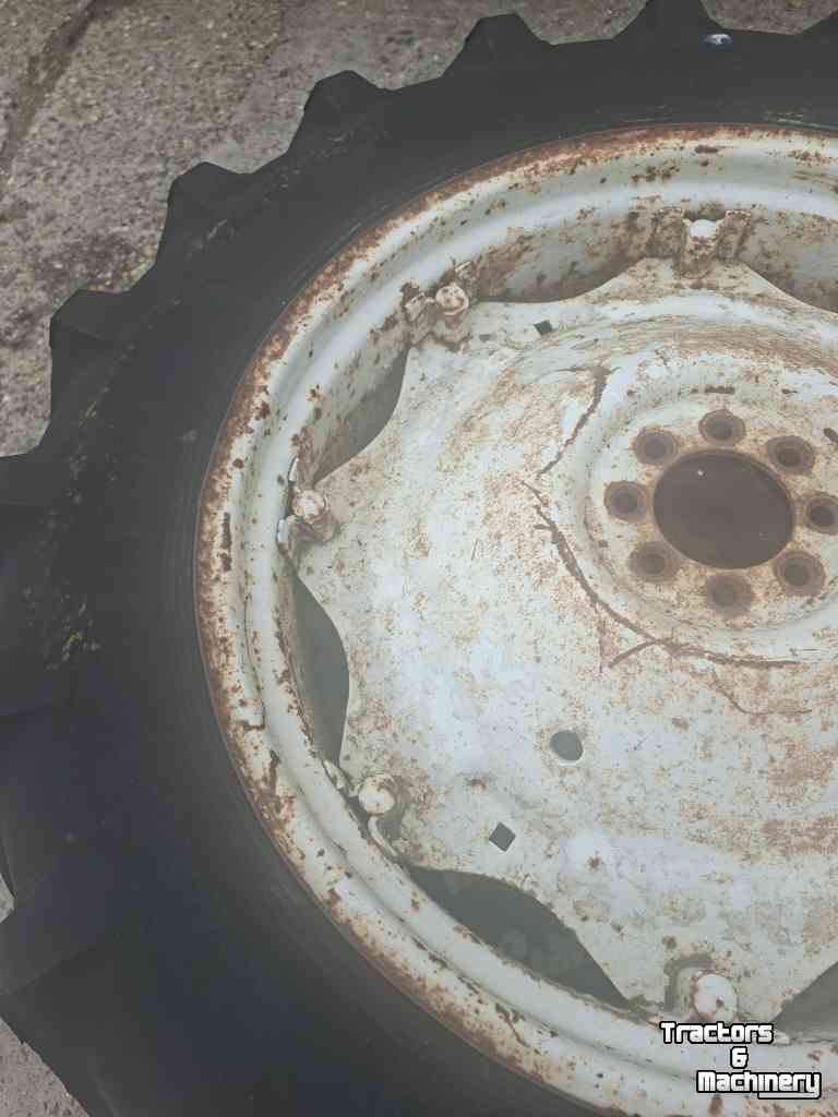 Räder, Reifen, Felgen & Distanzringe Ford 12.4R34