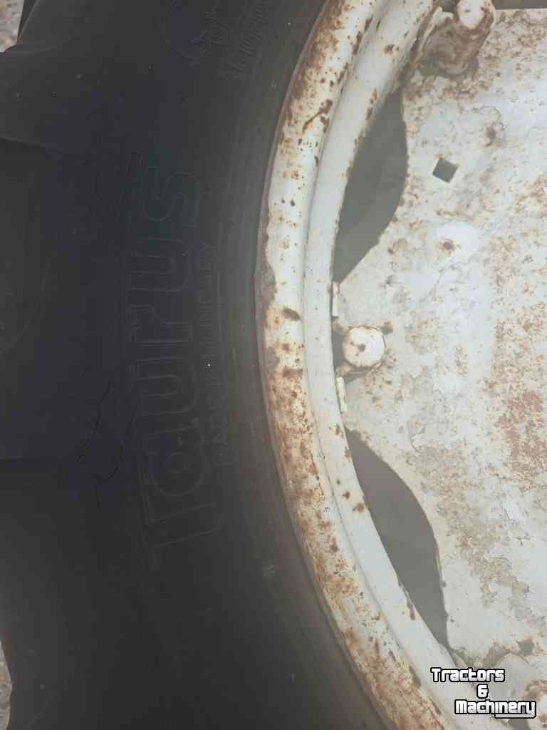 Räder, Reifen, Felgen & Distanzringe Ford 12.4R34