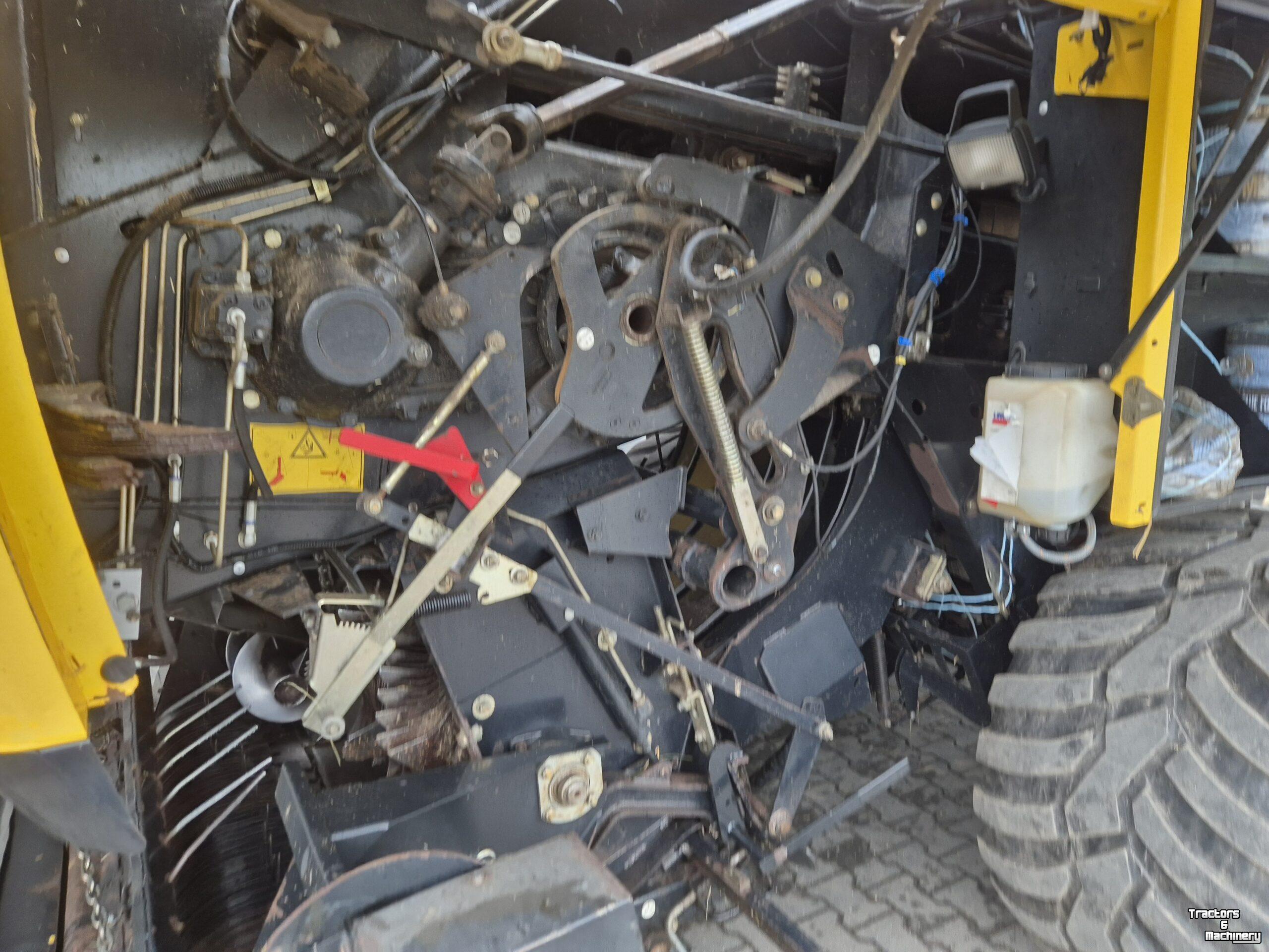Pressen New Holland BB9060
