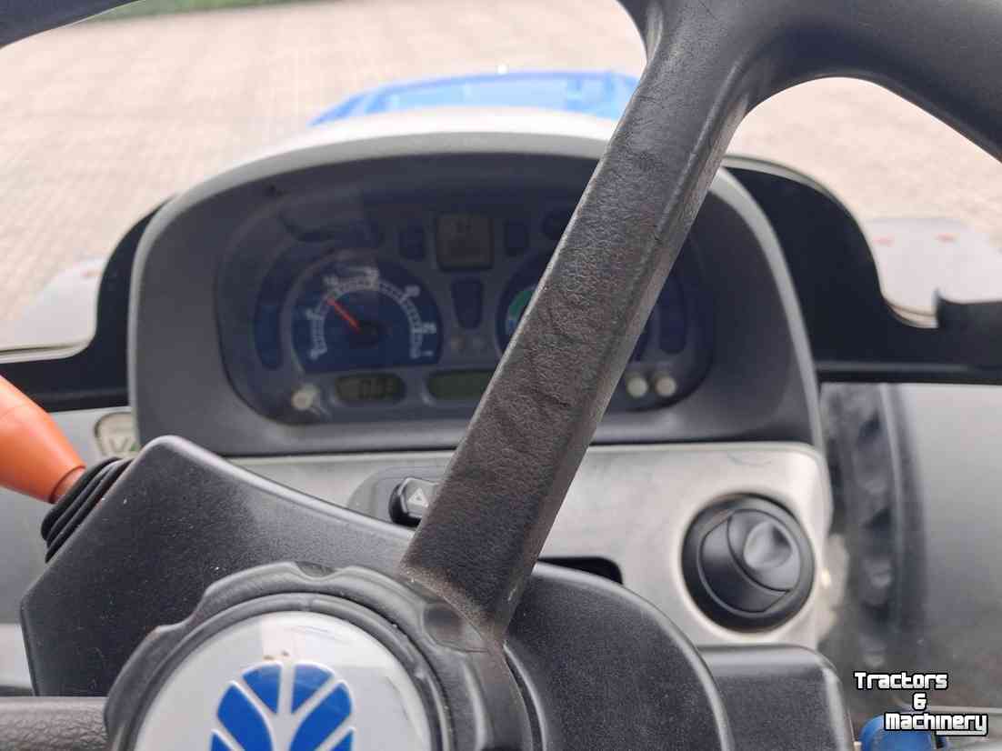 Schlepper / Traktor New Holland T6030 + fronthef
