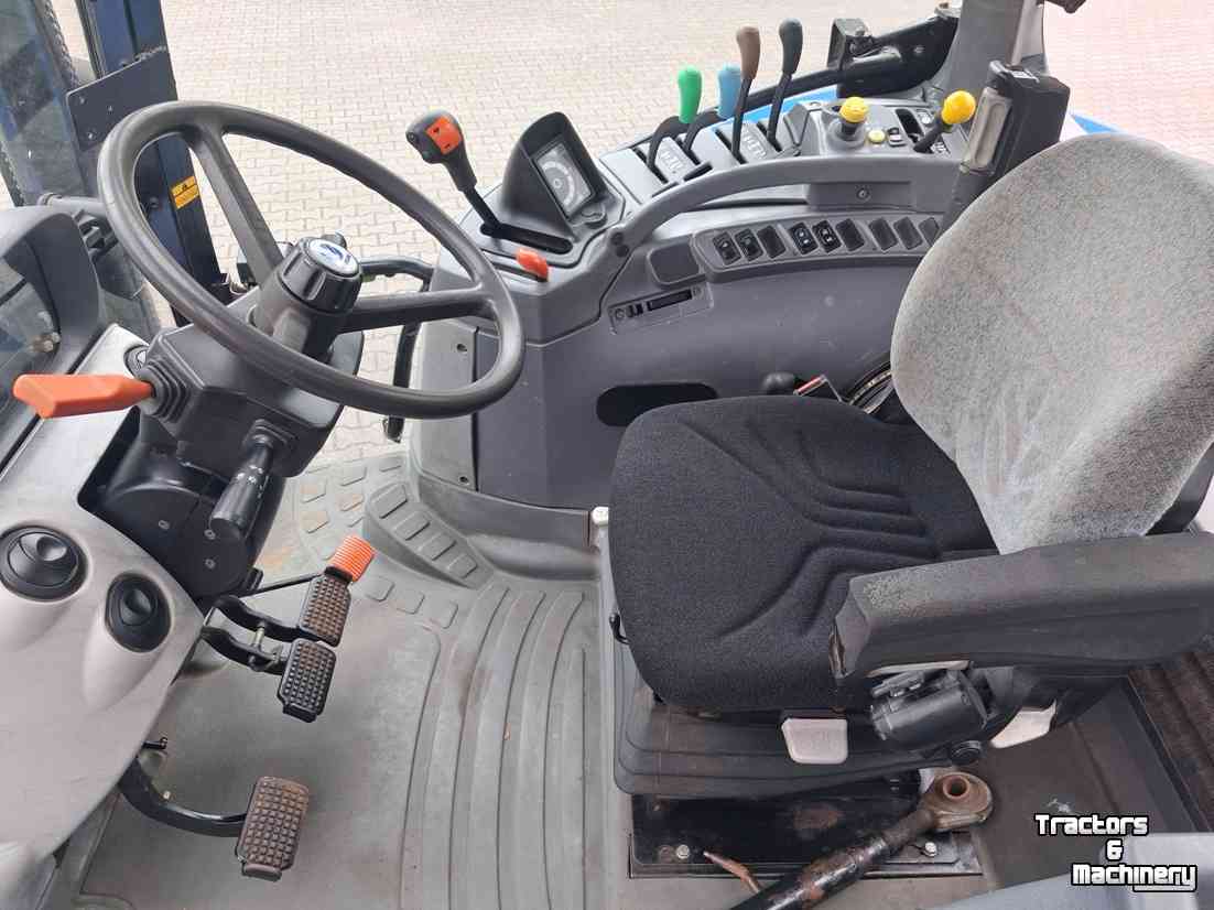 Schlepper / Traktor New Holland T6030 + fronthef