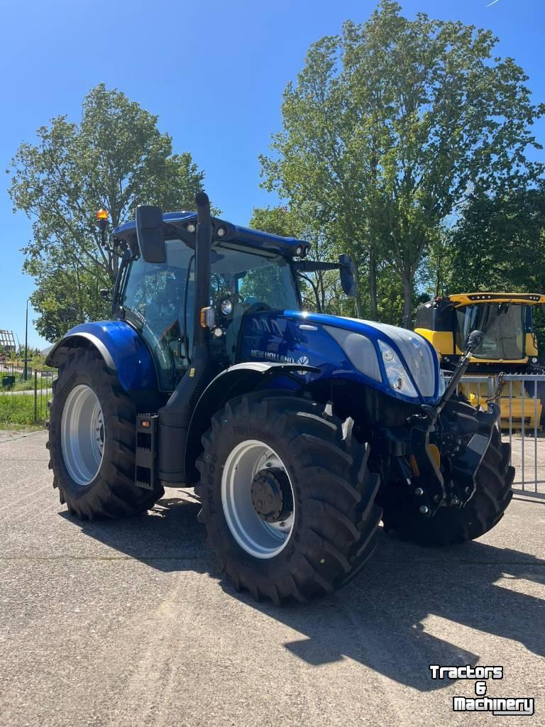 Schlepper / Traktor New Holland T 6.180