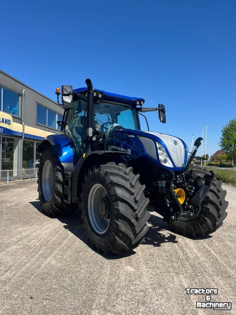 Schlepper / Traktor New Holland T 6.180