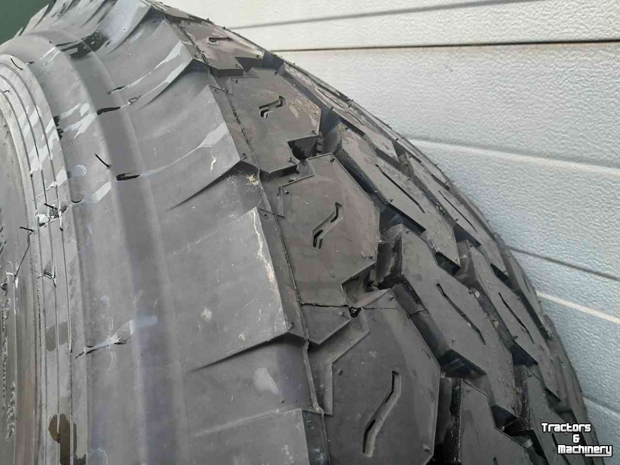 Räder, Reifen, Felgen & Distanzringe Bridgestone 445/65XR22,5  Wiel