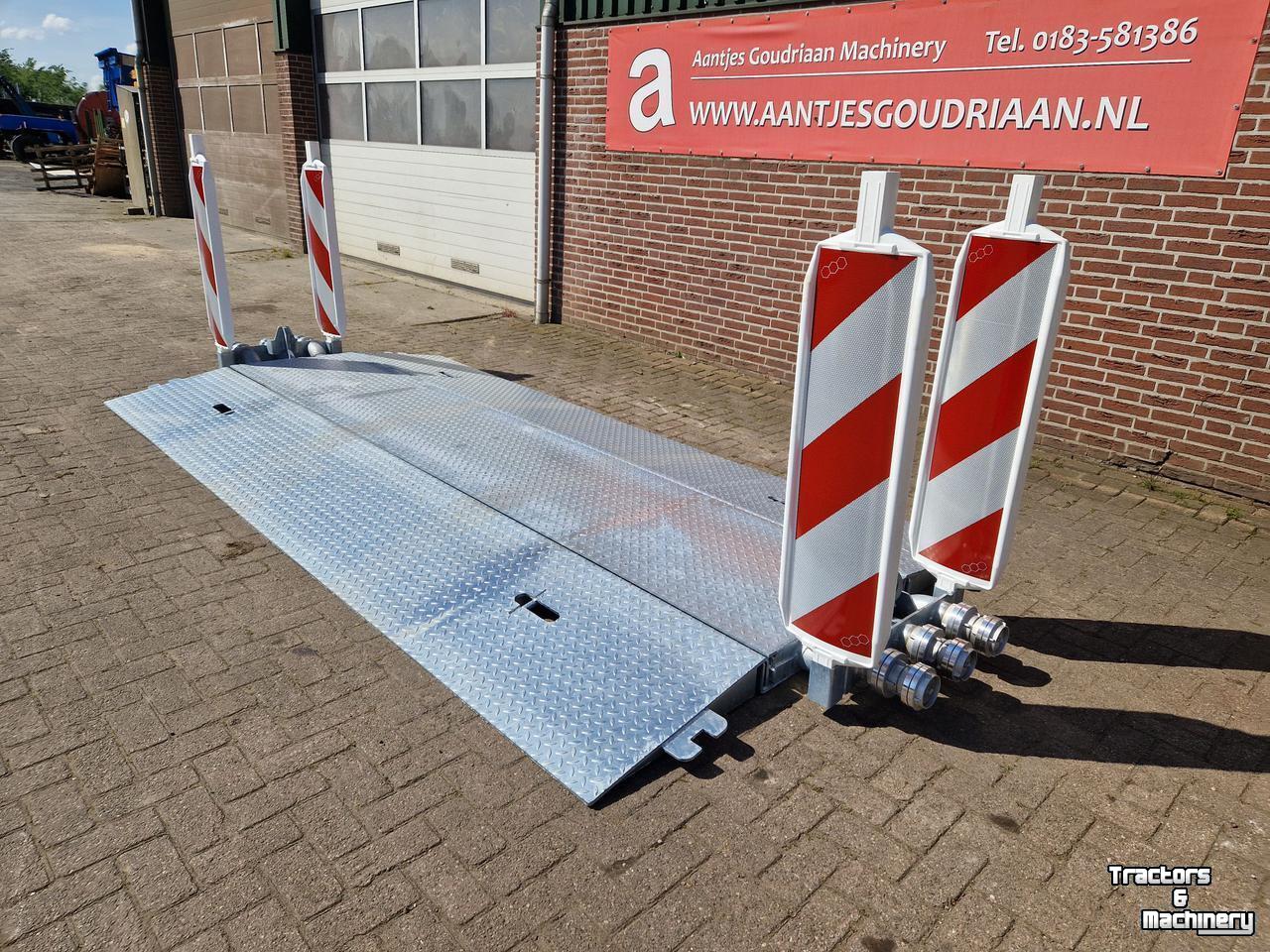 Beregnungsbrücke / Mobile Wasserbrücke AGM Leidingdrempel / road ramp