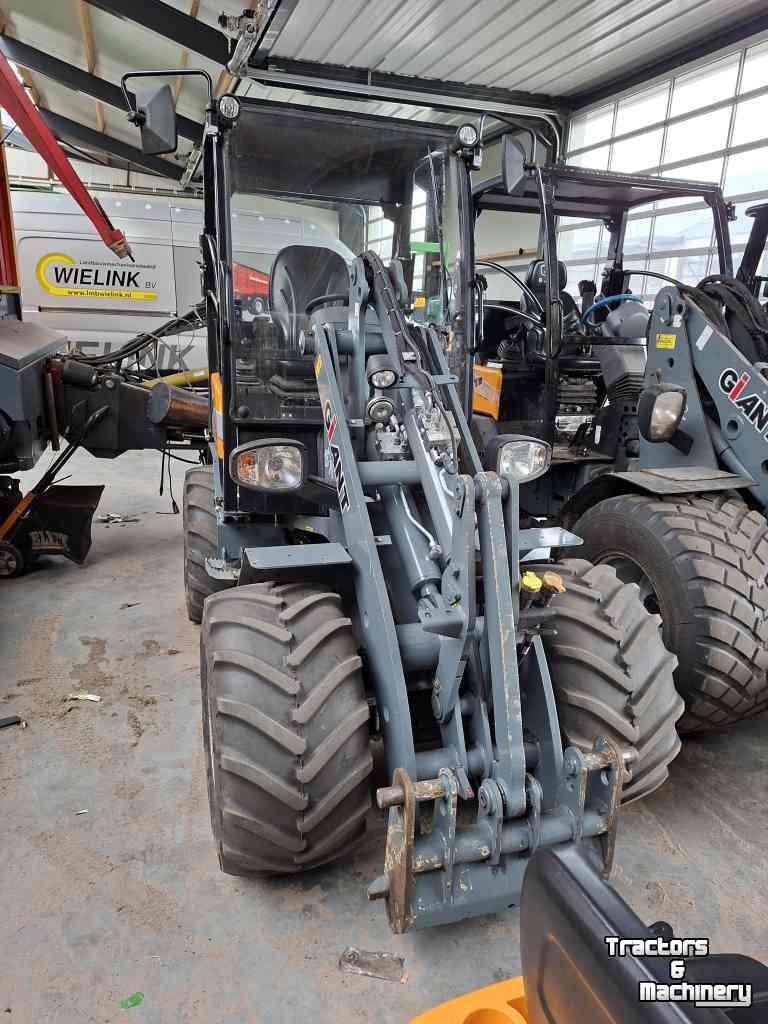 Radlader Giant G2500HD