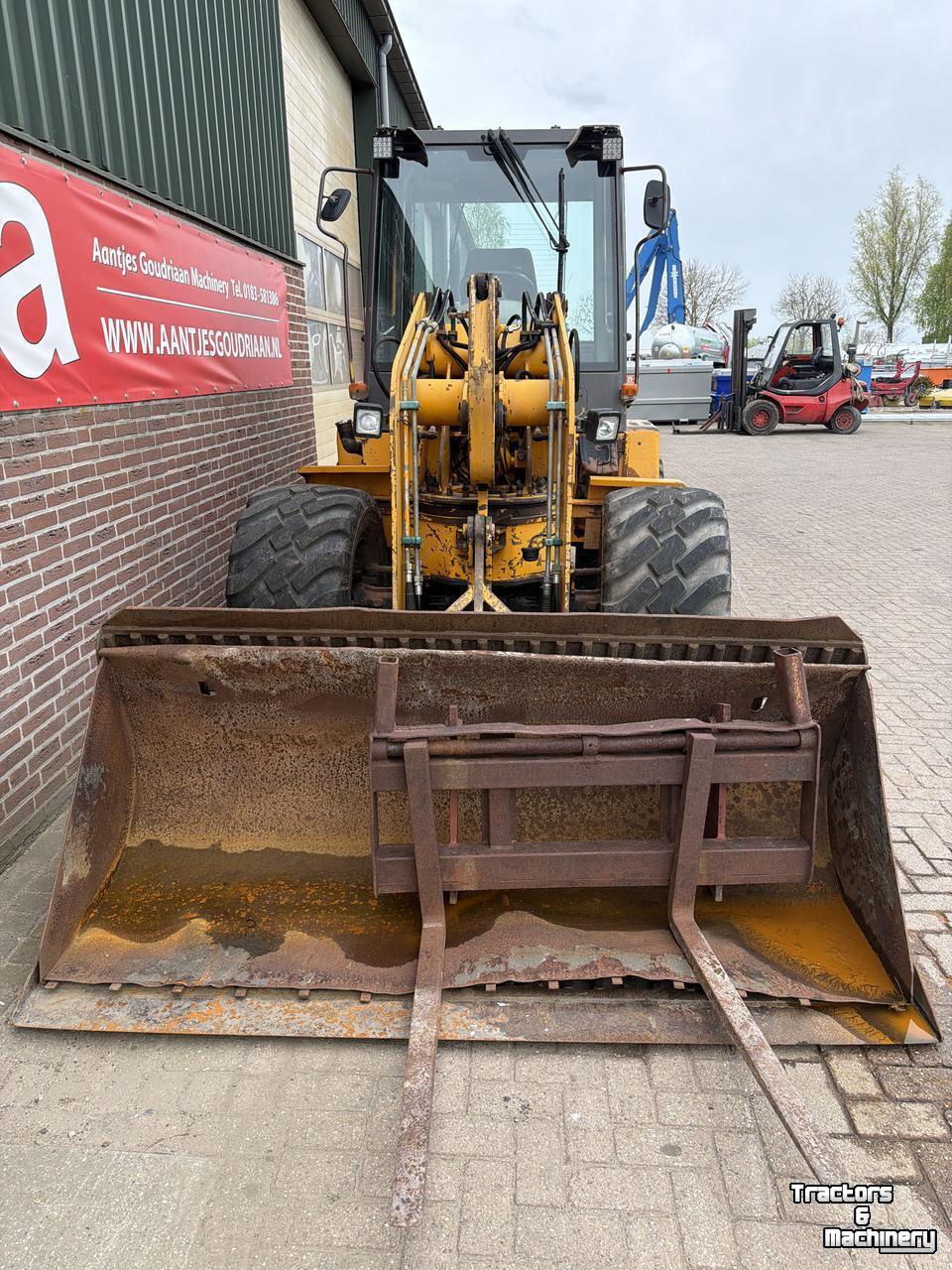 Radlader Ahlmann AZ 85 shovel