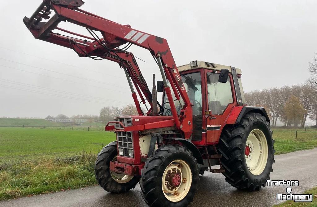 Schlepper / Traktor Case-IH IH 845 XL met voorlader MARGE