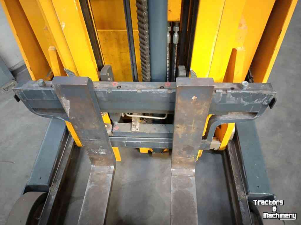 Schubmaststapler Jungheinrich reachtruck ETV14