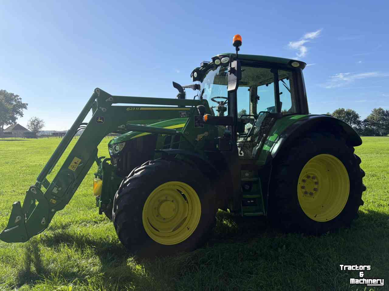Schlepper / Traktor John Deere 6120M
