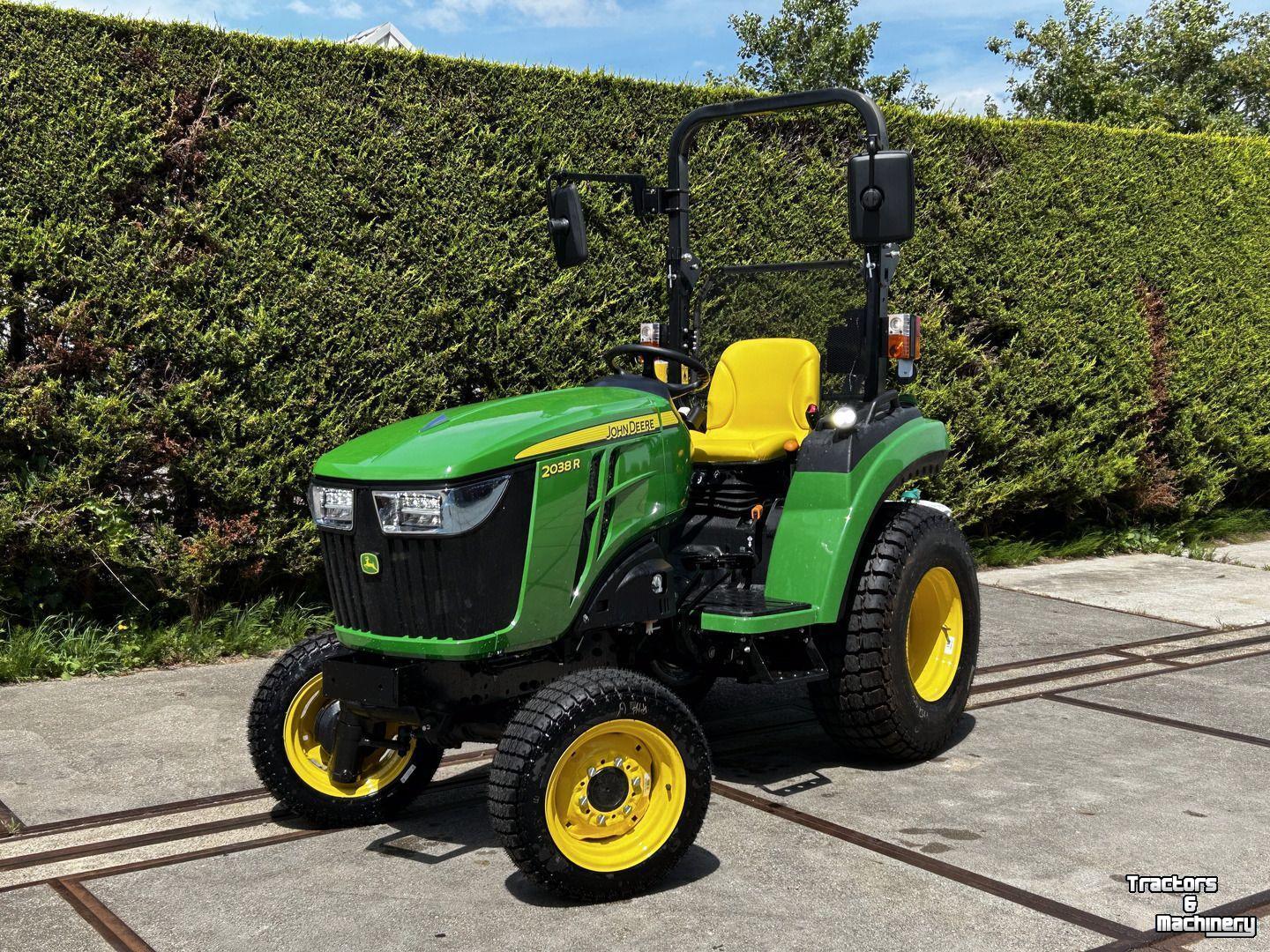 Obsttraktor John Deere 2032R