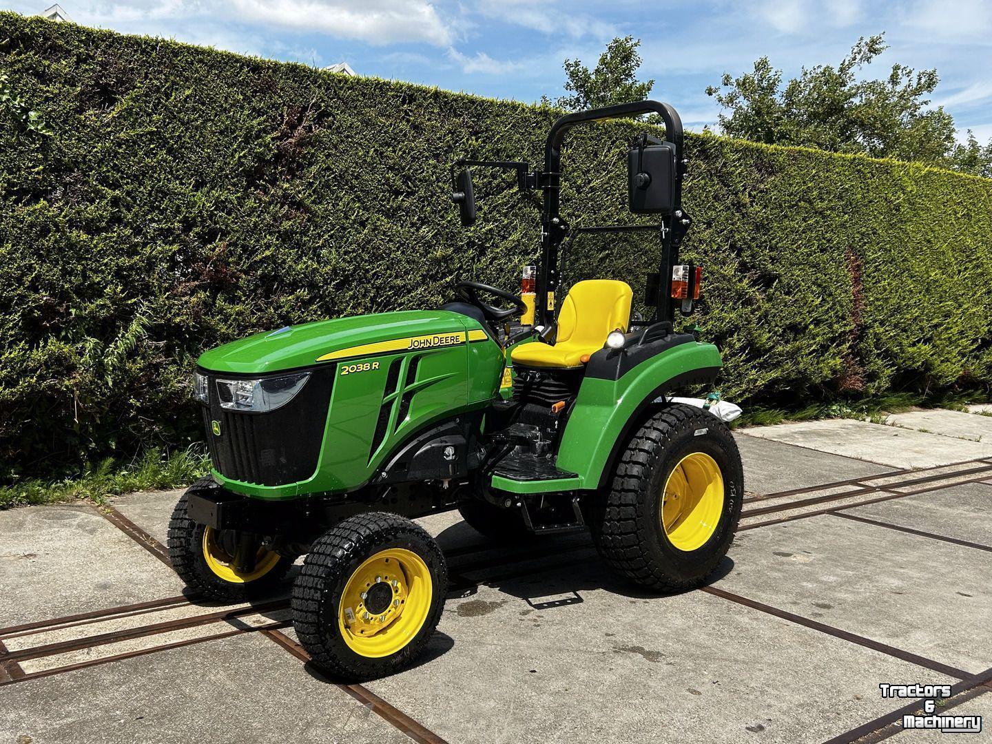 Obsttraktor John Deere 2032R