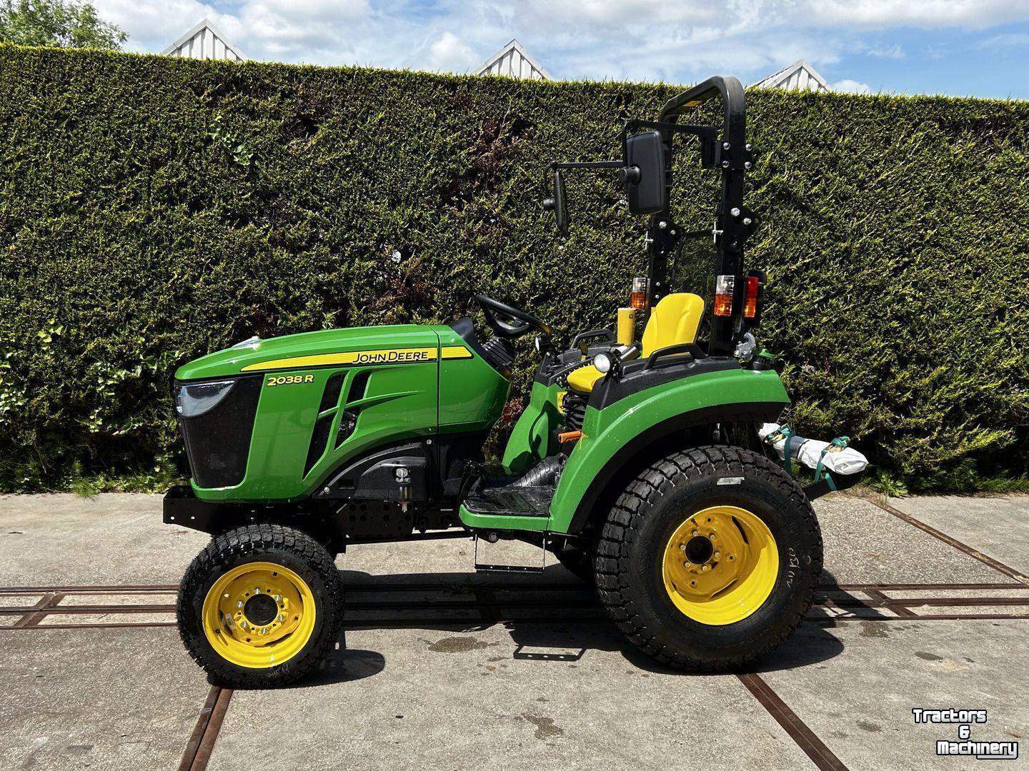 Obsttraktor John Deere 2032R