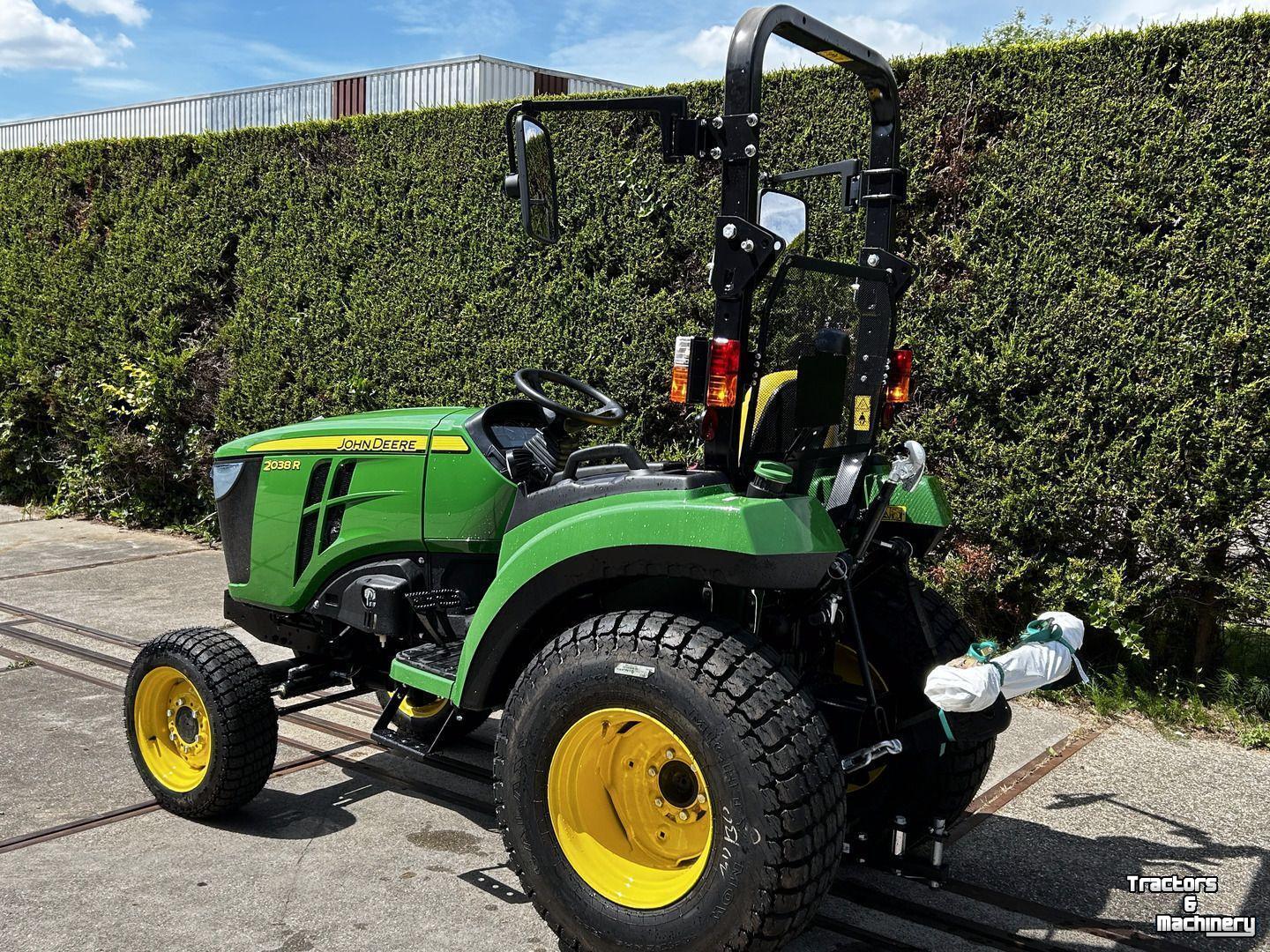 Obsttraktor John Deere 2032R